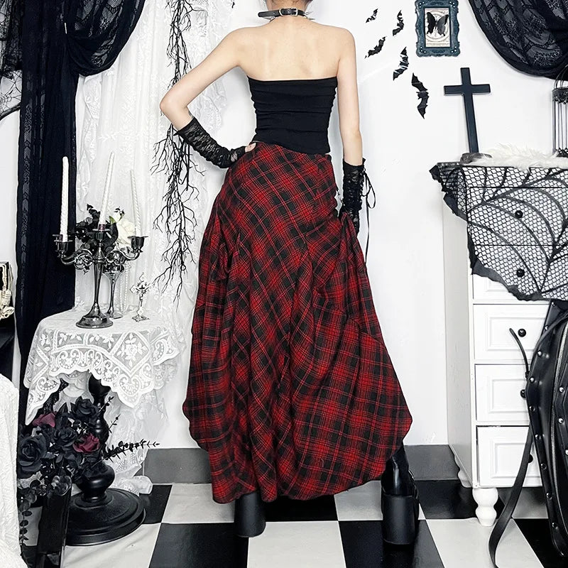 Falda Gótica de Cuadros Rojos Asimétrica estilo grunge-punk | Goth Dark