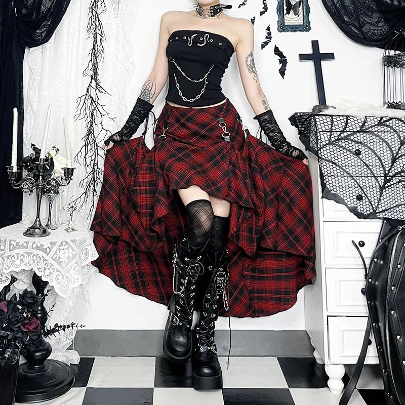 Falda Gótica de Cuadros Rojos Asimétrica estilo grunge-punk | Goth Dark